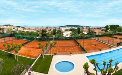 Clases de tenis, pádel, natación, artes marciales