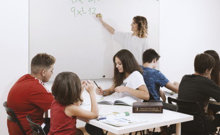 Refuerzo escolar, orientación académica y familiar