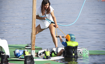 Cableski, kneeboard, wakeboard, esquí naútico