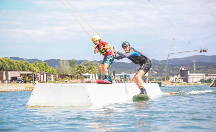Cableski, kneeboard, wakeboard, esquí naútico