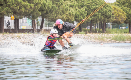 Cableski, kneeboard, wakeboard, esquí naútico