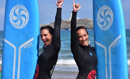 Escuela de surf para todas las edades y niveles