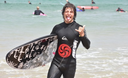 Escuela de surf para todas las edades y niveles
