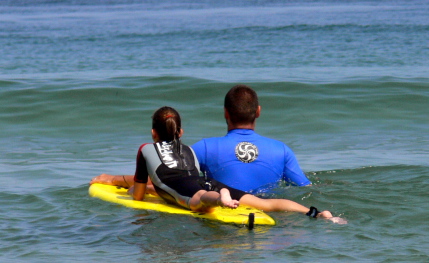Escuela de surf para todas las edades y niveles