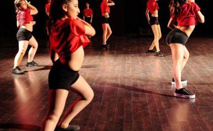 Academia de baile, música y artes escénicas