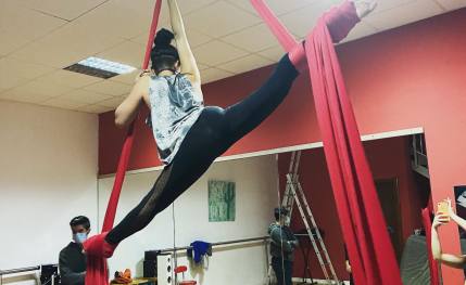 Academia de baile, música y artes escénicas