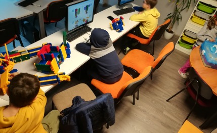 Academia de robótica educativa y programación