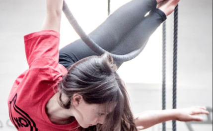 Clases de danza aérea para niños y adultos